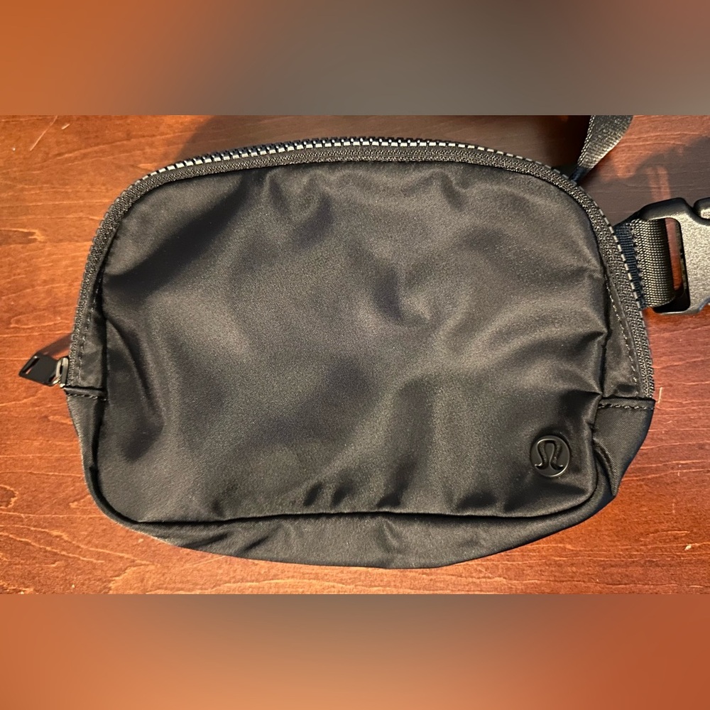 Everywhere Belt Bag OG style